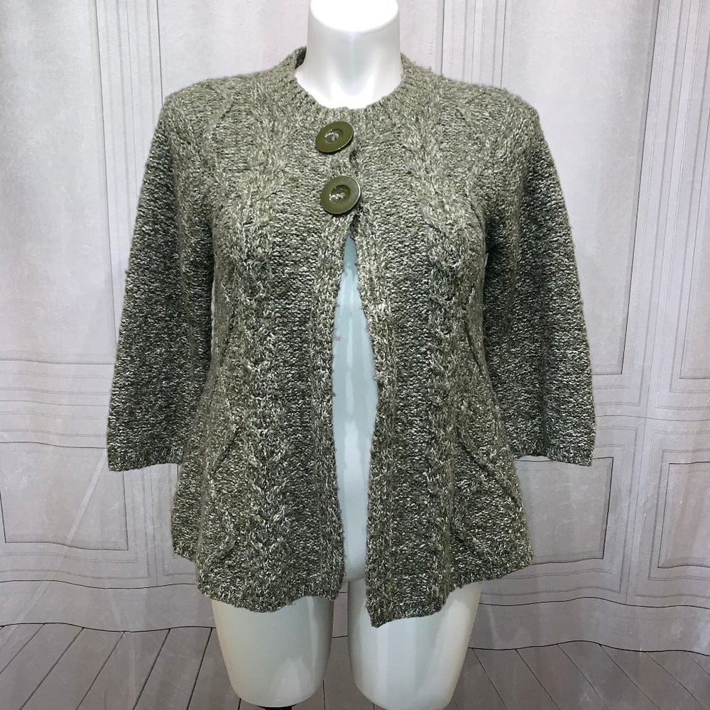 🎀🎀🎀DressBarn Sweater Two Big Buttons Shrug L🎀🎀🎀